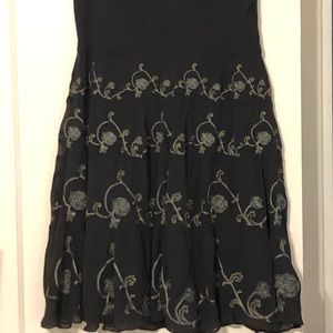Jones of NY navy blue skirt with flower embroidery